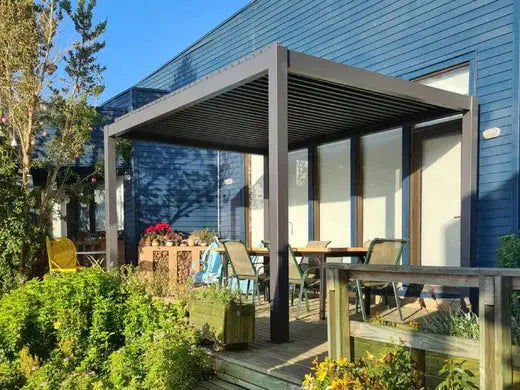 Alu-Pergola als Vordach im Garten oder auf der Terrasse PERGOLUX GmbH